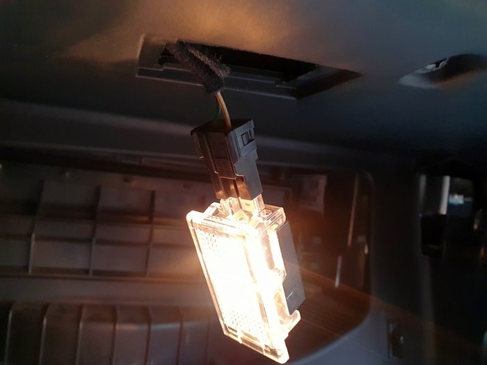 더뉴쏘렌토 실내등 LED 백색 셀프교체 방법 풋등 화장등_20