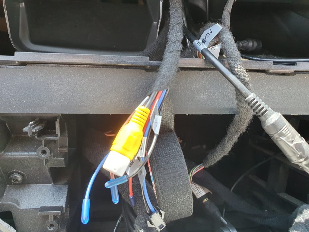 BMW F30 320D 안드로이드 올인원 설치방법_11