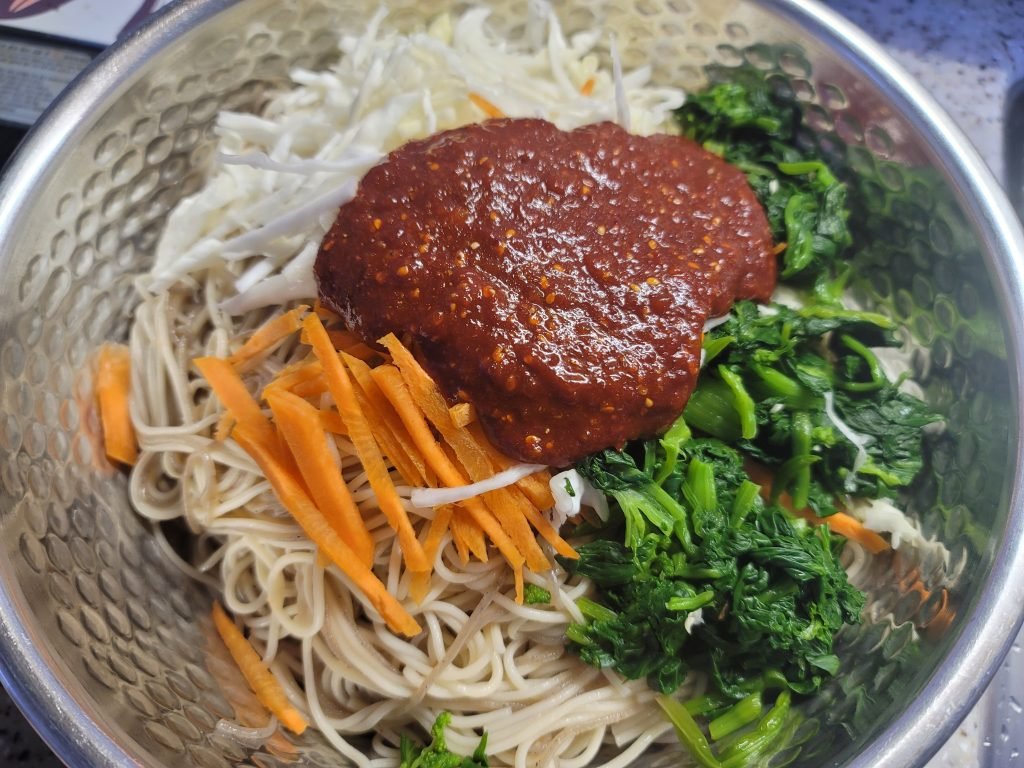 시금치비빔국수 레시피 비빔국수 새콤달콤비빔국수 만드는법_6